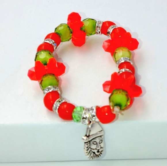 261B88. Red & Green & Silver Bracelet w/ Santa Charm - Picture 2 of 4